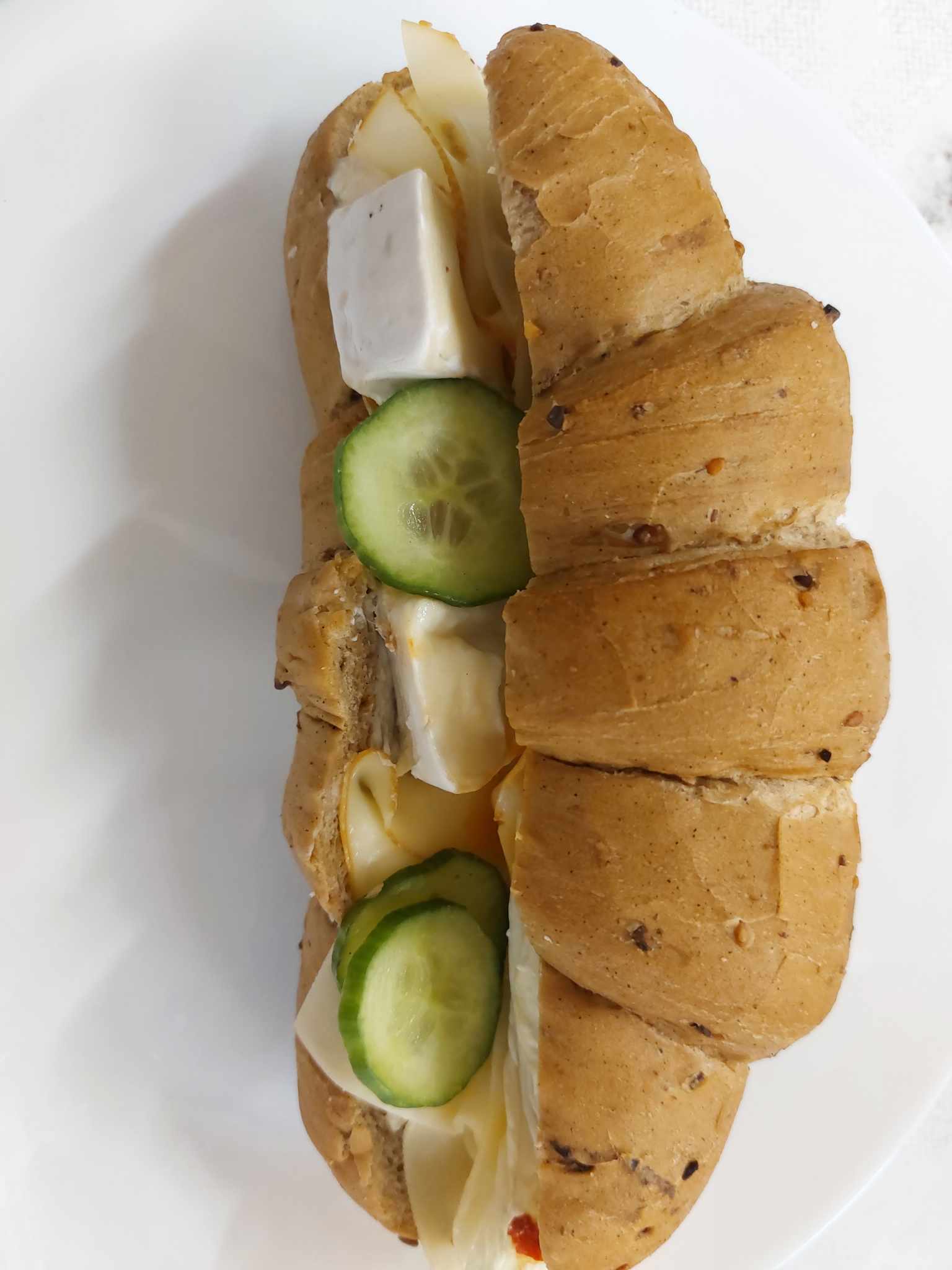 Mini Croissant tmavý sýrový