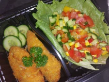 Kuřecí řízek (150g) + mexico salát (200g)