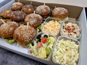 Boxík - 10 burgříčků se saláty