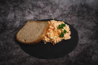 Zdravý chlebík s mrkvovou pomazánkou 100g